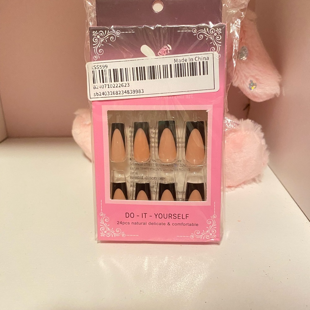 Do-It-Yourself French Tip Nails and French Tip Toe Nails🤍